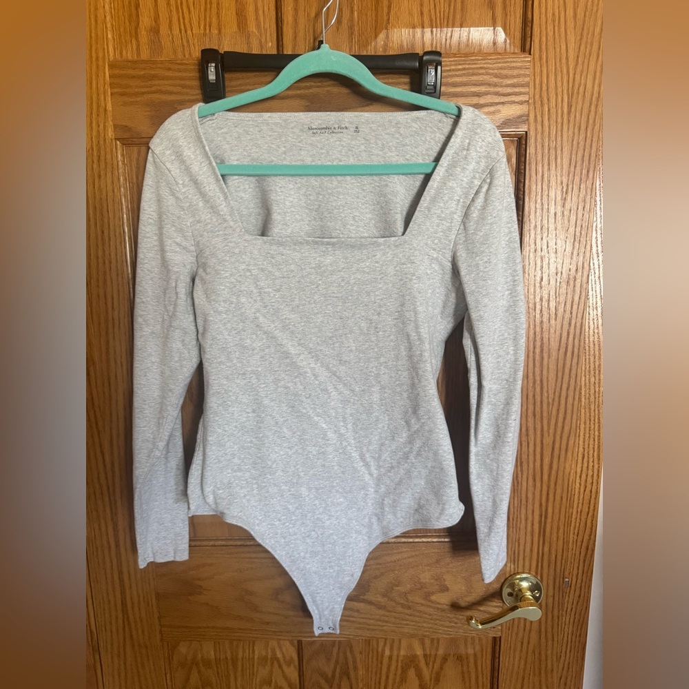Abercrombie & Fitch Light Gray Long Sleeve Square neck Bodysuit - XL